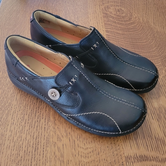 Clarks Unstructured Un Loop Shoe - black leather - Picture 2 of 10